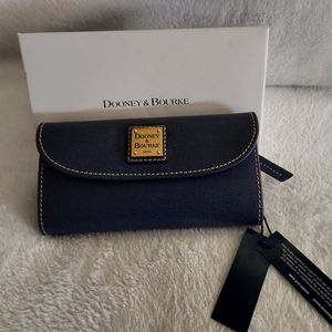 Dooney and bourke Saffiano Continental clutch NWT